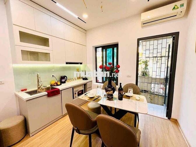 TẬP THỂ NGUYỄN CHÍ THANH - MẶT PHỐ - TẦNG 2 - LÔ GÓC 3 THOÁNG