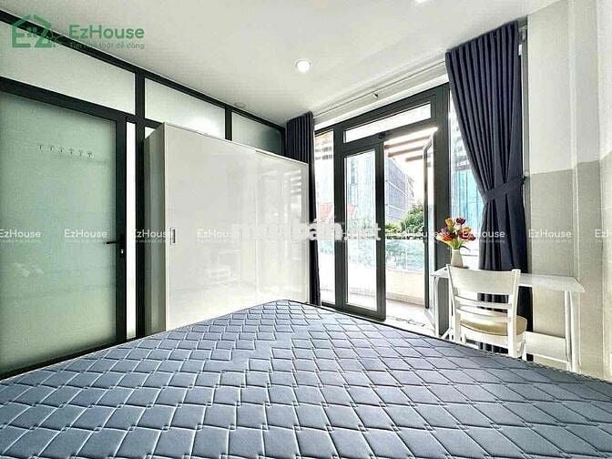 2 Phòng Ngủ - Ban Công - 45m2 - Full Nội Thất - Thang Máy - Sân Bay