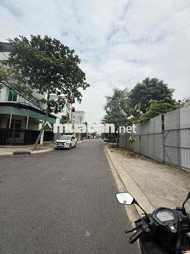 cho thuê tòa nhà phạm Đức sơn p16q8 DT150m giá 40tr