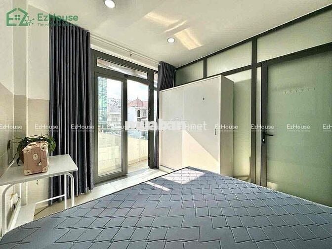 2 Phòng Ngủ - Ban Công - 45m2 - Full Nội Thất - Thang Máy - Sân Bay