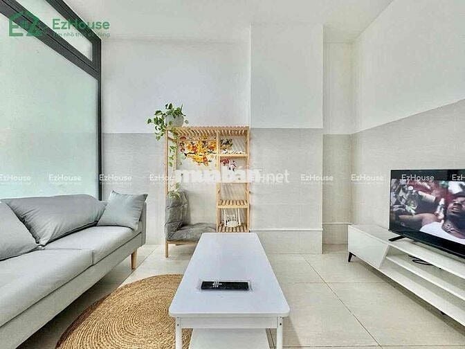 2 Phòng Ngủ - Ban Công - 45m2 - Full Nội Thất - Thang Máy - Sân Bay