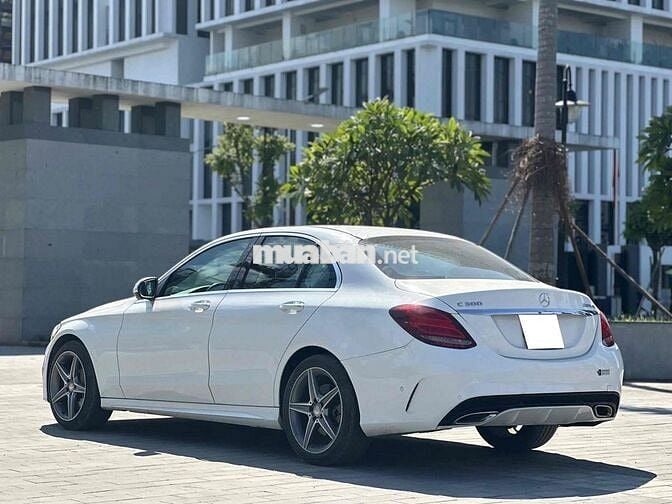Mercedes-Benz C300 AMG 2015 trắng siêu đẹp êm ái
