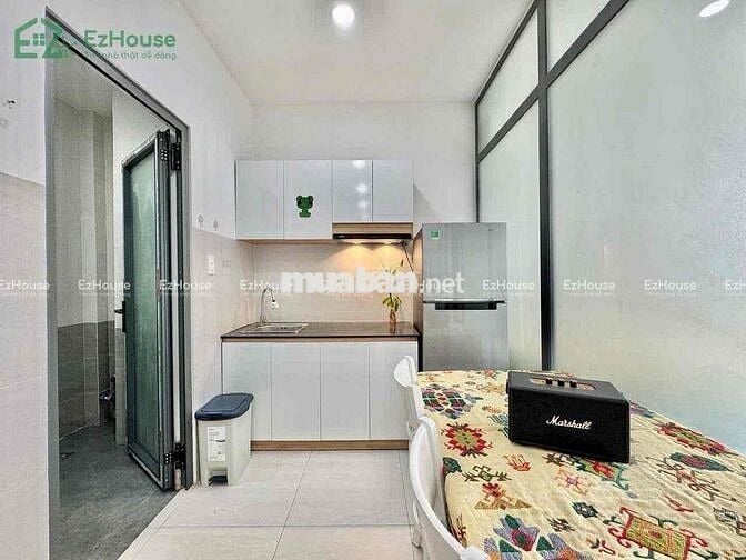 2 Phòng Ngủ - Ban Công - 45m2 - Full Nội Thất - Thang Máy - Sân Bay