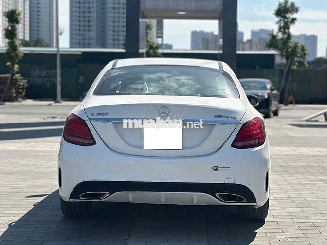 Mercedes-Benz C300 AMG 2015 trắng siêu đẹp êm ái