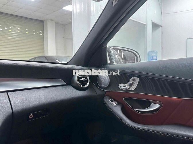 Mercedes-Benz C300 AMG 2015 trắng siêu đẹp êm ái