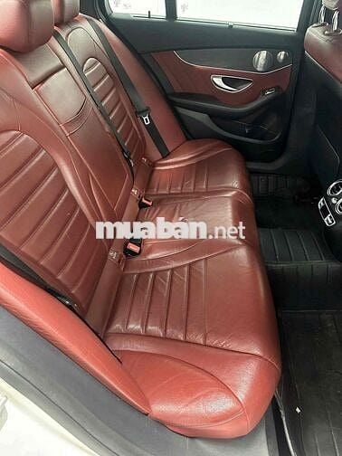 Mercedes-Benz C300 AMG 2015 trắng siêu đẹp êm ái