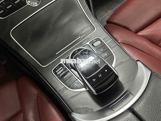 Mercedes-Benz C300 AMG 2015 trắng siêu đẹp êm ái