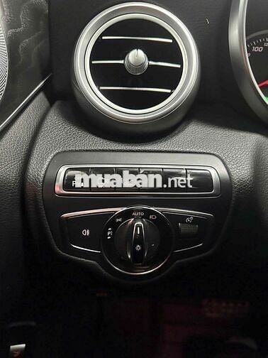 Mercedes-Benz C300 AMG 2015 trắng siêu đẹp êm ái