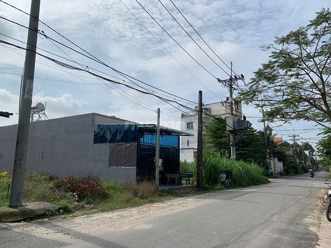 Đất đẹp, mặt tiền đường số 82. (cách Nhà Thờ Sơn Lộc 100m)