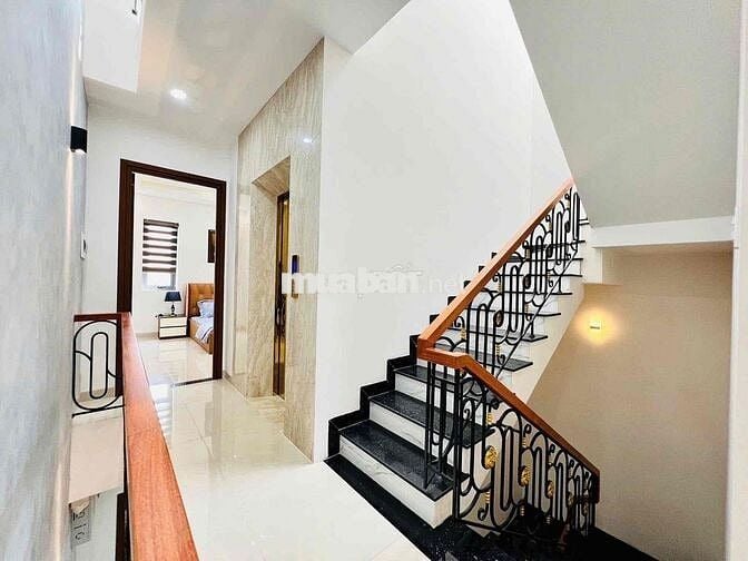 Siêu Phẩm nhà Thang Máy 1 trệt 3 lầu, Mặt tiền đường 12m Hiệp Thành 18