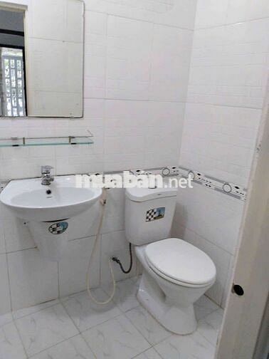 Cho thuê nhà 1 trệt 1 lầu pb pk 2pn kín 1 pn hở 2 WC hành lang phơi