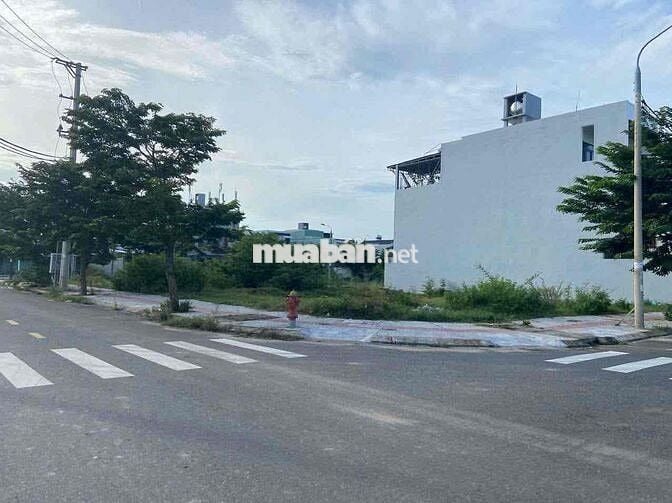 Bán nhanh lô đất 2 Mt diện tcish lớn.