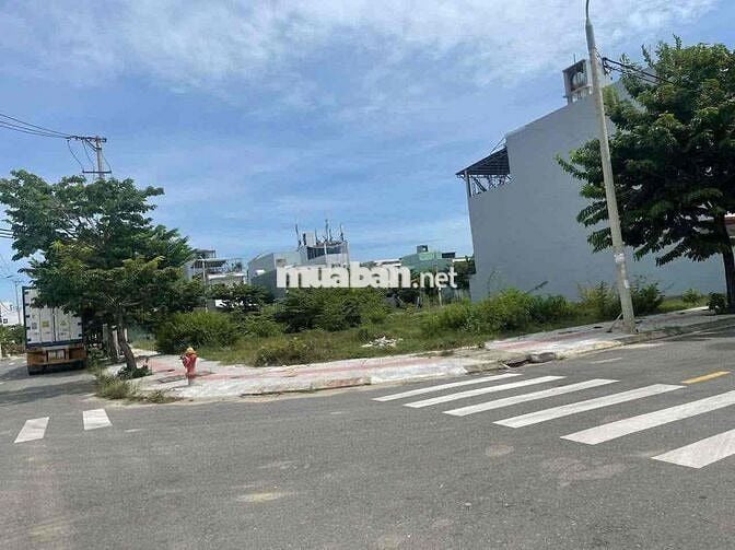 Bán nhanh lô đất 2 Mt diện tcish lớn.