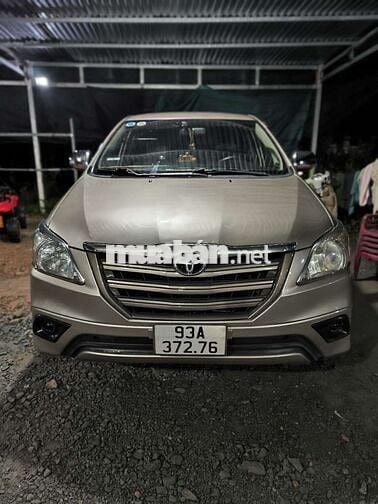 Toyota Innova 2015 7 chỗ Vàng cát