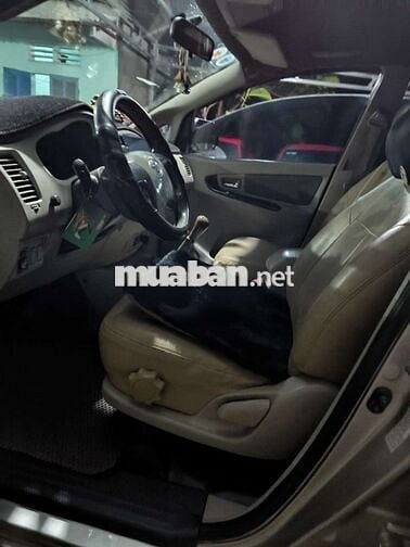 Toyota Innova 2015 7 chỗ Vàng cát