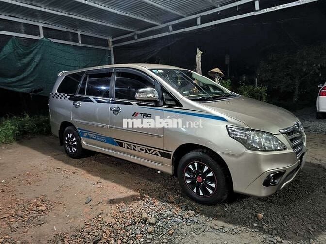 Toyota Innova 2015 7 chỗ Vàng cát