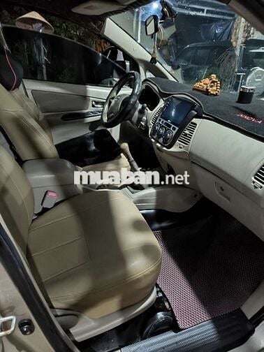 Toyota Innova 2015 7 chỗ Vàng cát