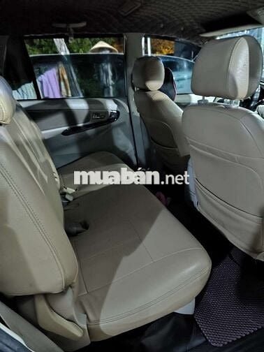 Toyota Innova 2015 7 chỗ Vàng cát