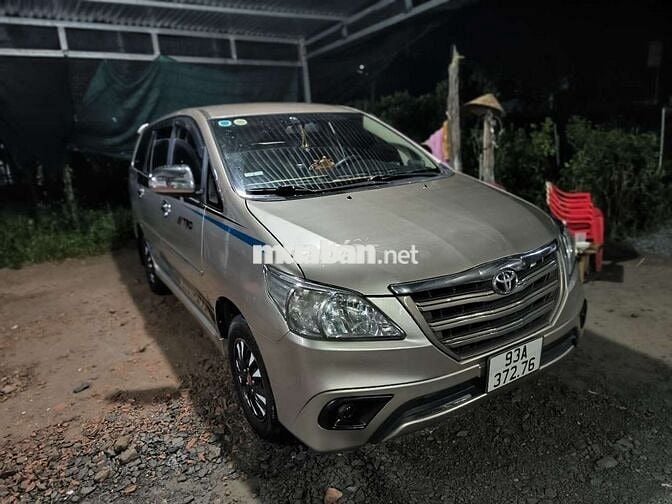 Toyota Innova 2015 7 chỗ Vàng cát