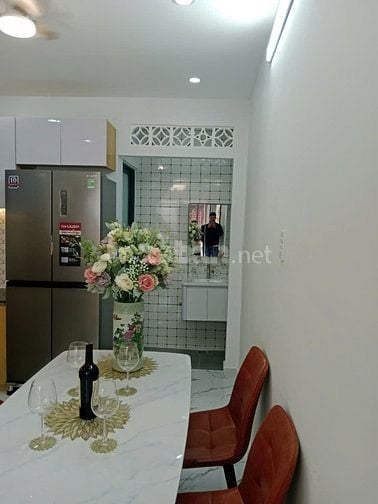 SIÊU PHẨM NHÀ ĐẸP FULL NỘI THẤT XỊN, HXH GẦN SÂN BAY, 2 TẦNG 2PN, SỔ A