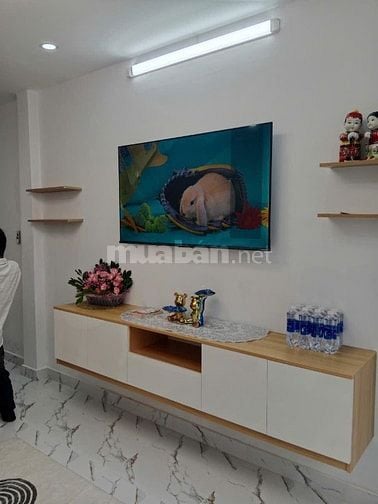 SIÊU PHẨM NHÀ ĐẸP FULL NỘI THẤT XỊN, HXH GẦN SÂN BAY, 2 TẦNG 2PN, SỔ A