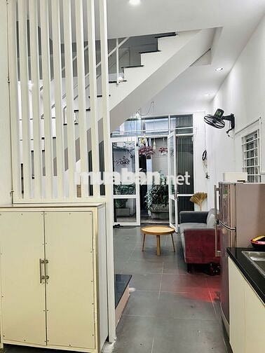 Bán nhà hẻm ba gác CMT8, P4- 1 trệt, 2 lầu, 4pn, 3WC- full nội thất