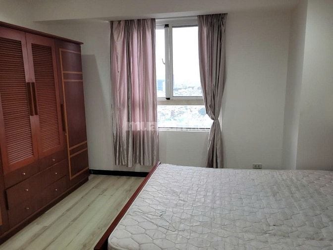 Cần bán căn hộ Phú Thọ, Quận 11, căn góc 2PN,74m2 nhà làm lại mới đẹp