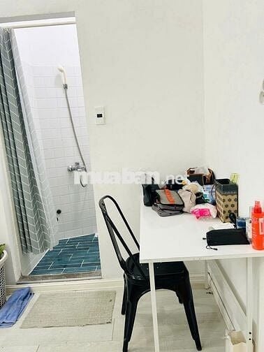 Bán nhà hẻm ba gác CMT8, P4- 1 trệt, 2 lầu, 4pn, 3WC- full nội thất