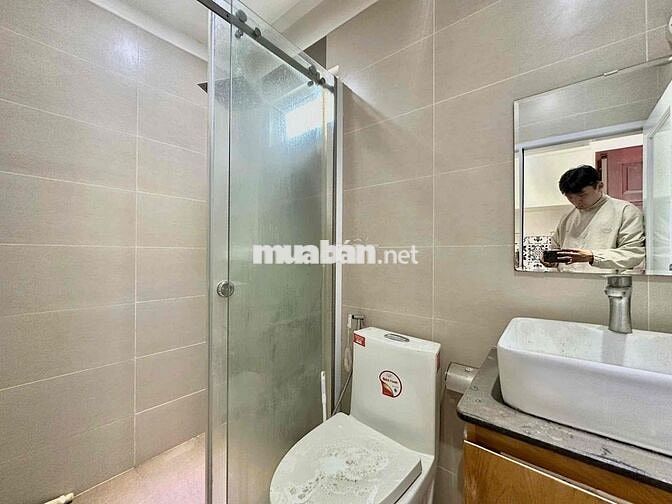 CHO THUÊ PHÒNG GIÁ RẺ CỬA SỔ LỚN MÁY GIẶT RIÊNG TRUNG TÂM QUẬN 3 T11