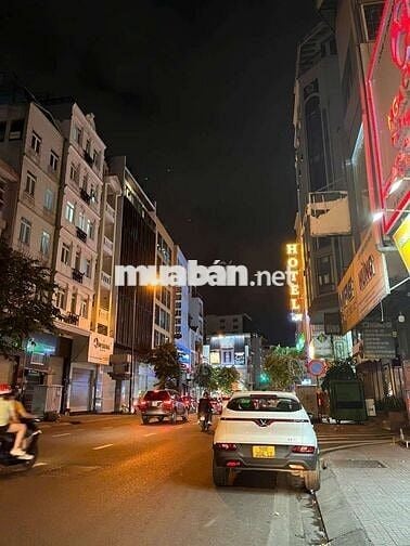 Chính chủ bán toà nhà CHDV cao cấp - tổng TN 100tr/tháng - Tân Bình