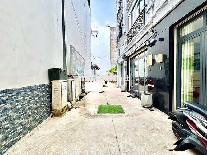 Nhà phố hẻm oto Nguyễn Thượng Hiền