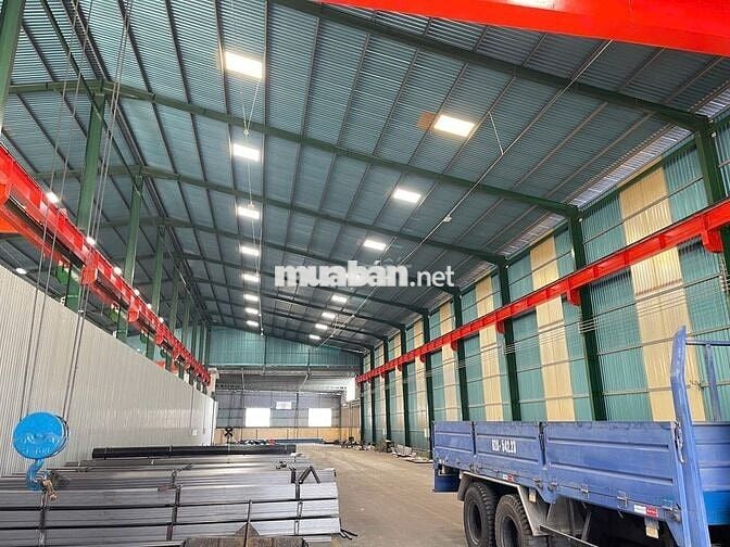 CHO THUÊ KHO XƯỞNG MẶT TIỀN QL 1A, BẾN LỨC 1400M2 GIÁ RẺ CÓ CẦU TRỤC