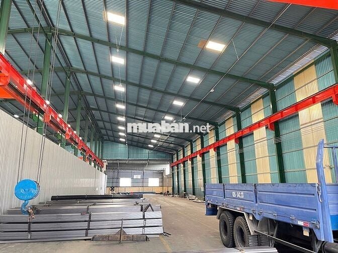 CHO THUÊ KHO XƯỞNG MẶT TIỀN QL 1A, BẾN LỨC 1400M2 GIÁ RẺ CÓ CẦU TRỤC