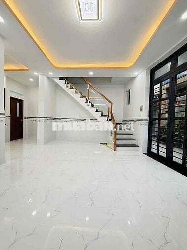 Lạc Long Quân - 6 x 10 - 2 tầng BTCT - 3PN - hoàn công đủ - 5 tỷ 5 TL