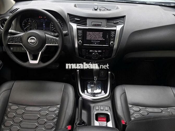 Nissan Navara 2023 VL Xám Đã Chạy 24.000 Km