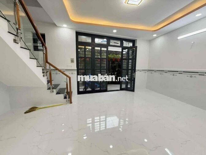 Lạc Long Quân - 6 x 10 - 2 tầng BTCT - 3PN - hoàn công đủ - 5 tỷ 5 TL