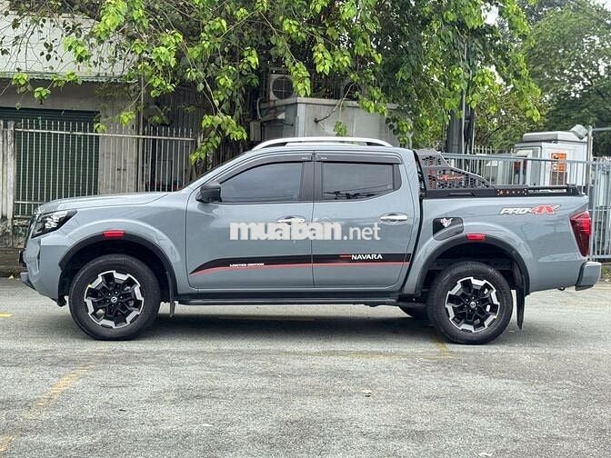 Nissan Navara 2023 VL Xám Đã Chạy 24.000 Km