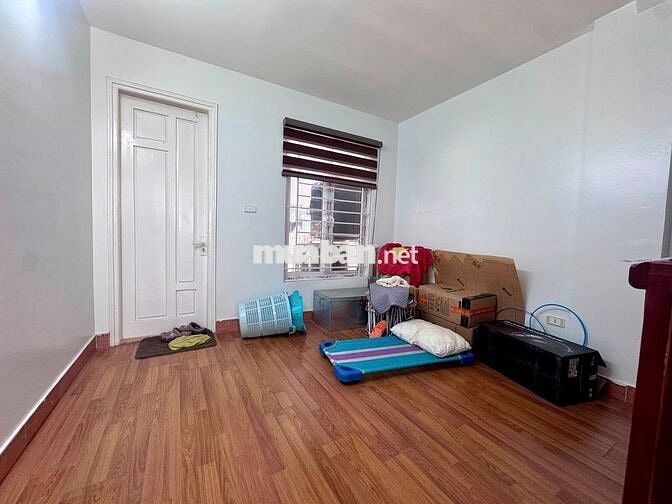 Nhà ngõ 147 Tân Mai, xịn xò, sát mặt phố, 33m x5T, 3 ngủ,chốt liền tay