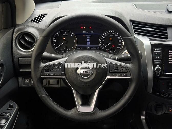 Nissan Navara 2023 VL Xám Đã Chạy 24.000 Km