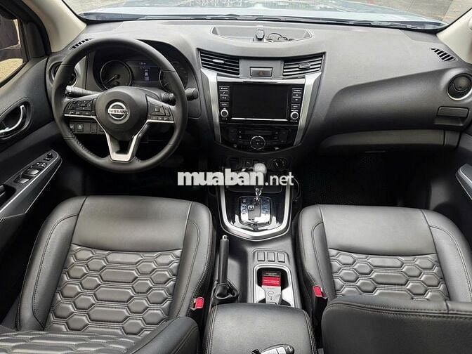 Nissan Navara 2023 VL Xám Đã Chạy 24.000 Km
