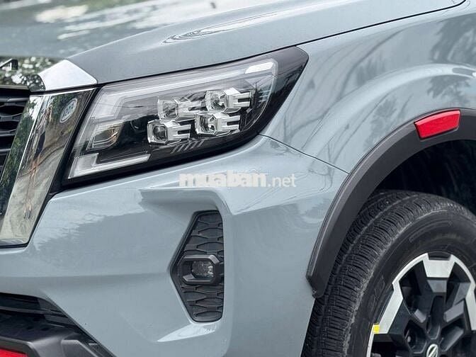 Nissan Navara 2023 VL Xám Đã Chạy 24.000 Km