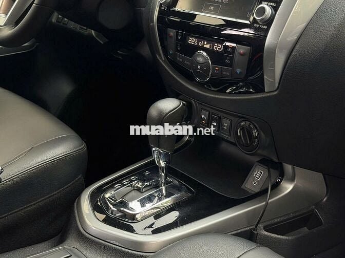 Nissan Navara 2023 VL Xám Đã Chạy 24.000 Km