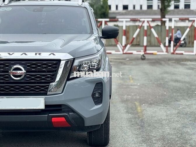 Nissan Navara 2023 VL Xám Đã Chạy 24.000 Km