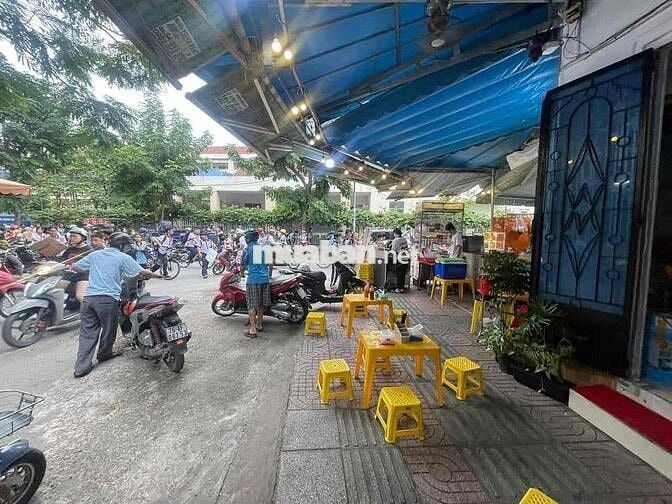 QUÁN ĐẸP SANG RẺ QUÁN TRÀ SỮA ĂN VẶT Đối diện cổng trường họ