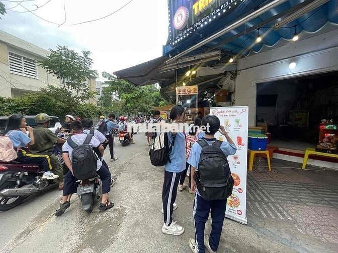 QUÁN ĐẸP SANG RẺ QUÁN TRÀ SỮA ĂN VẶT Đối diện cổng trường họ