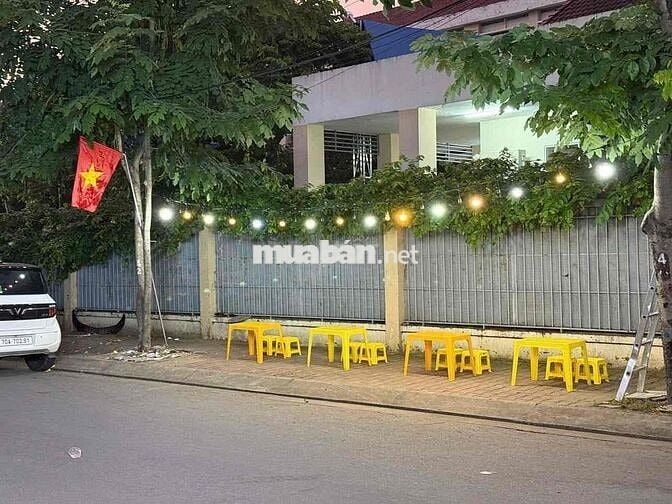 QUÁN ĐẸP SANG RẺ QUÁN TRÀ SỮA ĂN VẶT Đối diện cổng trường họ