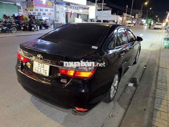 Toyota Camry 2017 2.0E Màu đen Sang trọng
