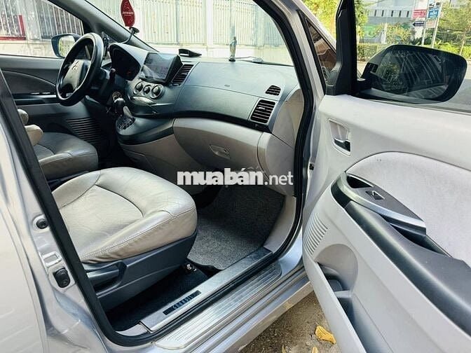 Mitsubishi Grandis 2006 Bạc 78.000 km cọp hiếm