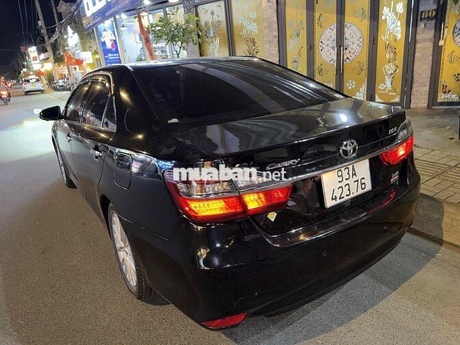 Toyota Camry 2017 2.0E Màu đen Sang trọng
