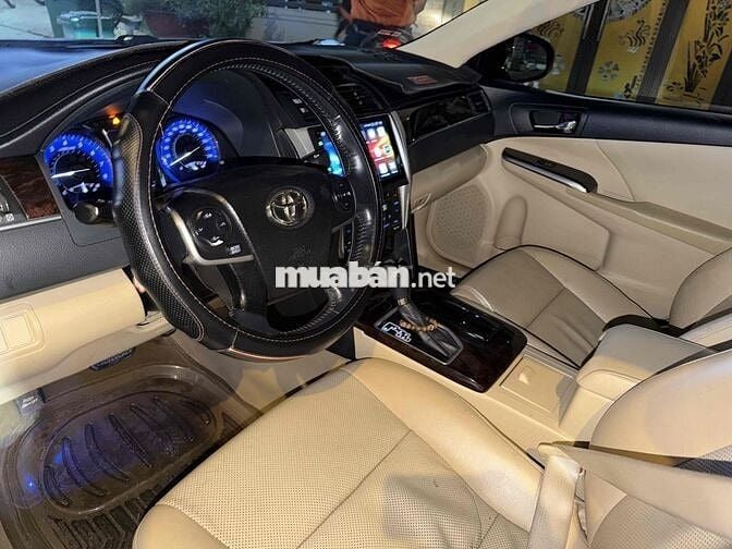 Toyota Camry 2017 2.0E Màu đen Sang trọng